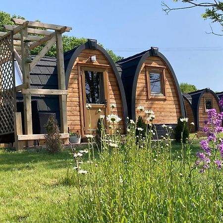 Rabbit Glamping Pod School House Farm Hotel Leighton  Exterior foto