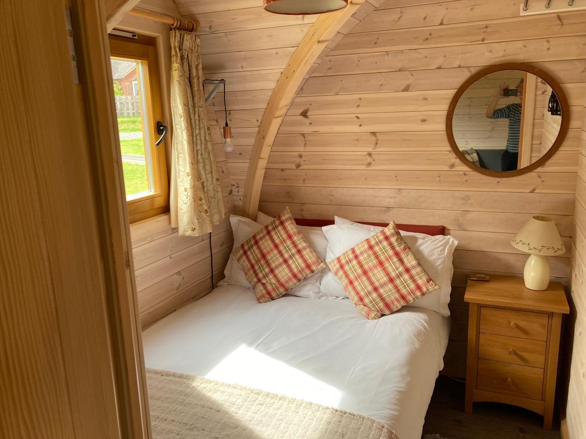 Rabbit Glamping Pod School House Farm Hotel Leighton  Exterior foto